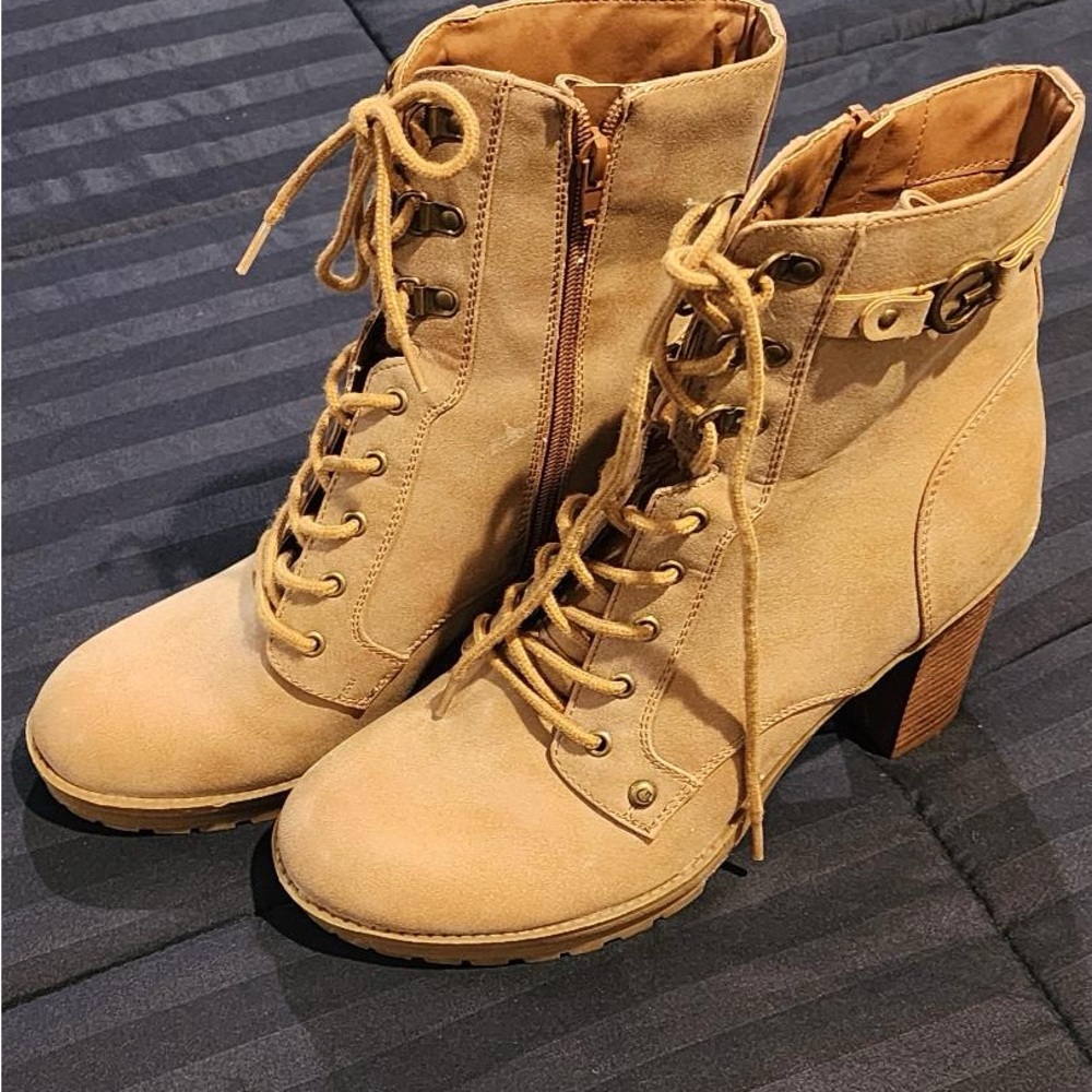 Size 11 G by Guess boots